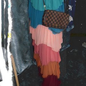 skirt on stairs 💗